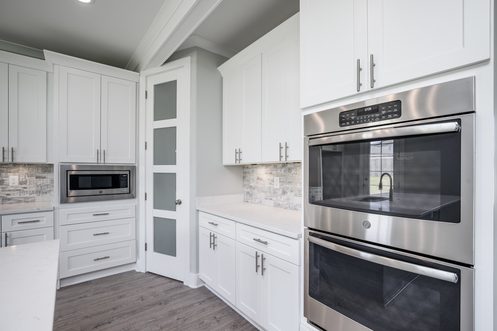 Kitchen - transitional kitchen idea