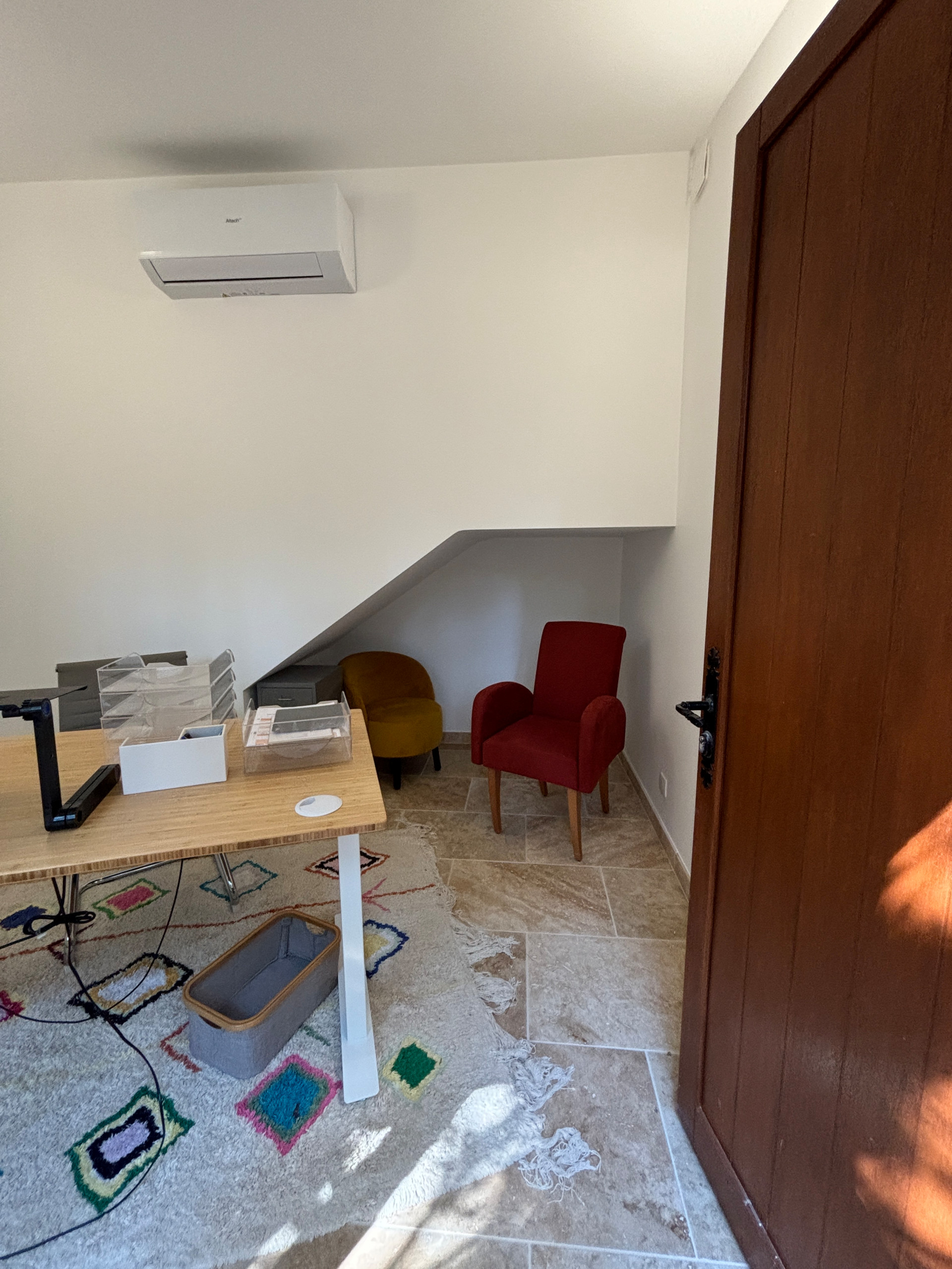 AVANT /APRES:Rénovation complète  de locaux vétustes en espaces bureau et studio