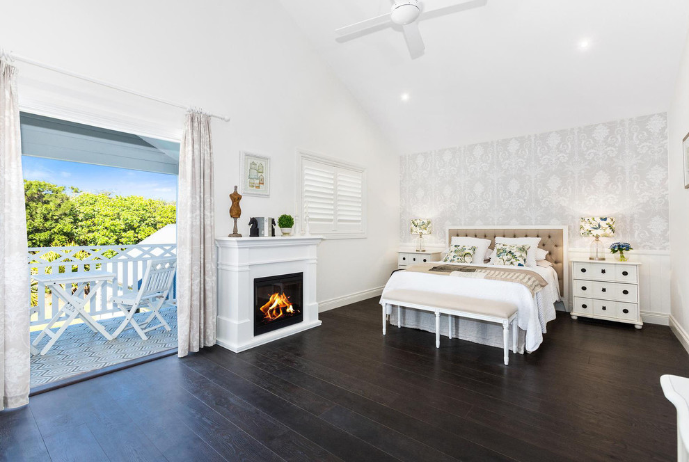 This is an example of a beach style bedroom in Gold Coast - Tweed.