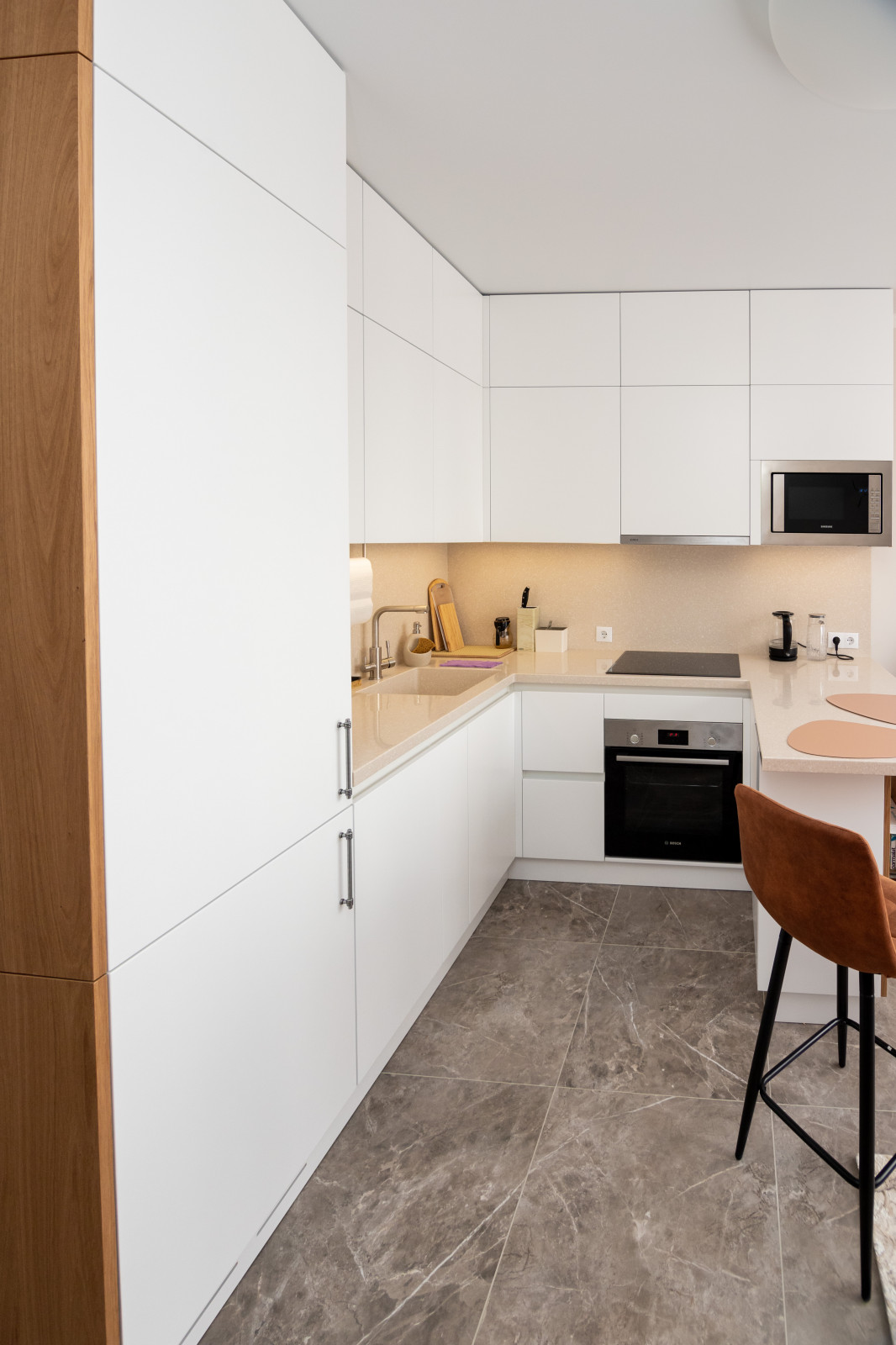 Современная кухня в минималистичном стиле