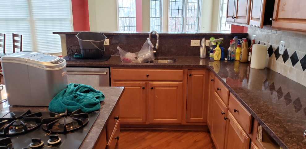Example of a transitional kitchen design in DC Metro