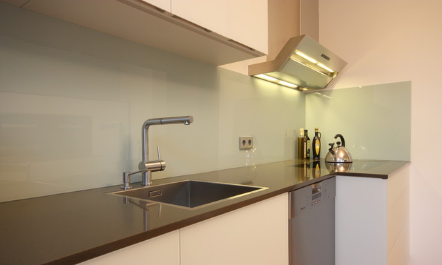 Kleine Exklusive Kuche Mit Essplatz Und Viel Stauraum Modern Kuche Leipzig Von Boldt Innenausbau Gmbh Tischlerei Design