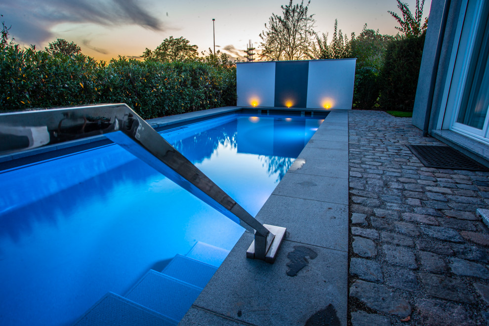 Moderner Pool in Sonstige
