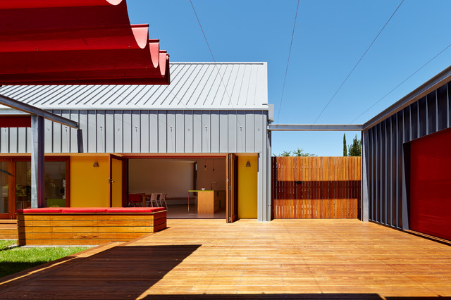 Crayon House contemporary-traedaeck