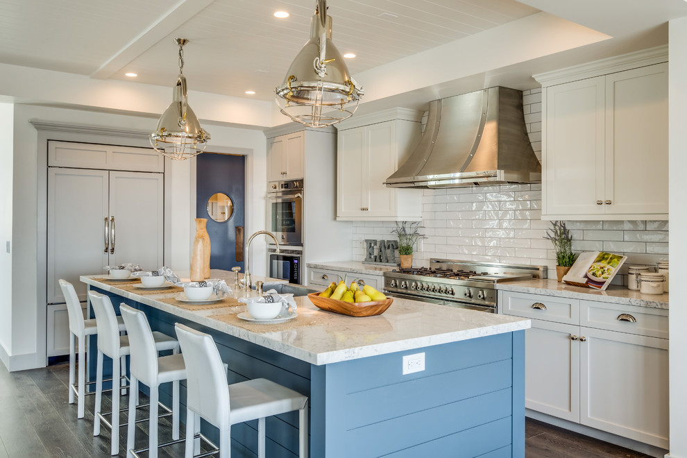 Beach style kitchen photo in Los Angeles