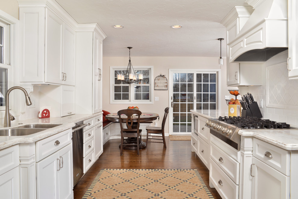 Kitchen - transitional kitchen idea in Cleveland