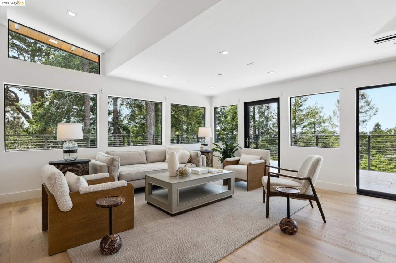 Modern House - Moyer Place