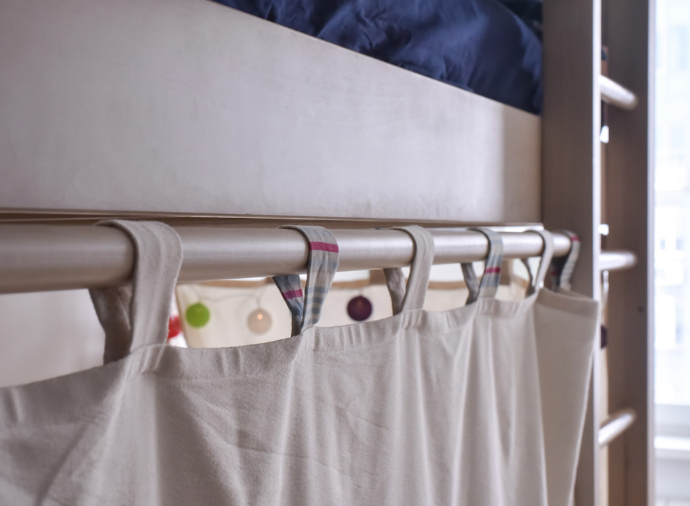 Перепланировка квартиры с радиальной фасадной стеной, авторская мозаика.