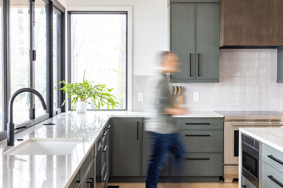 Kitchen - transitional kitchen idea