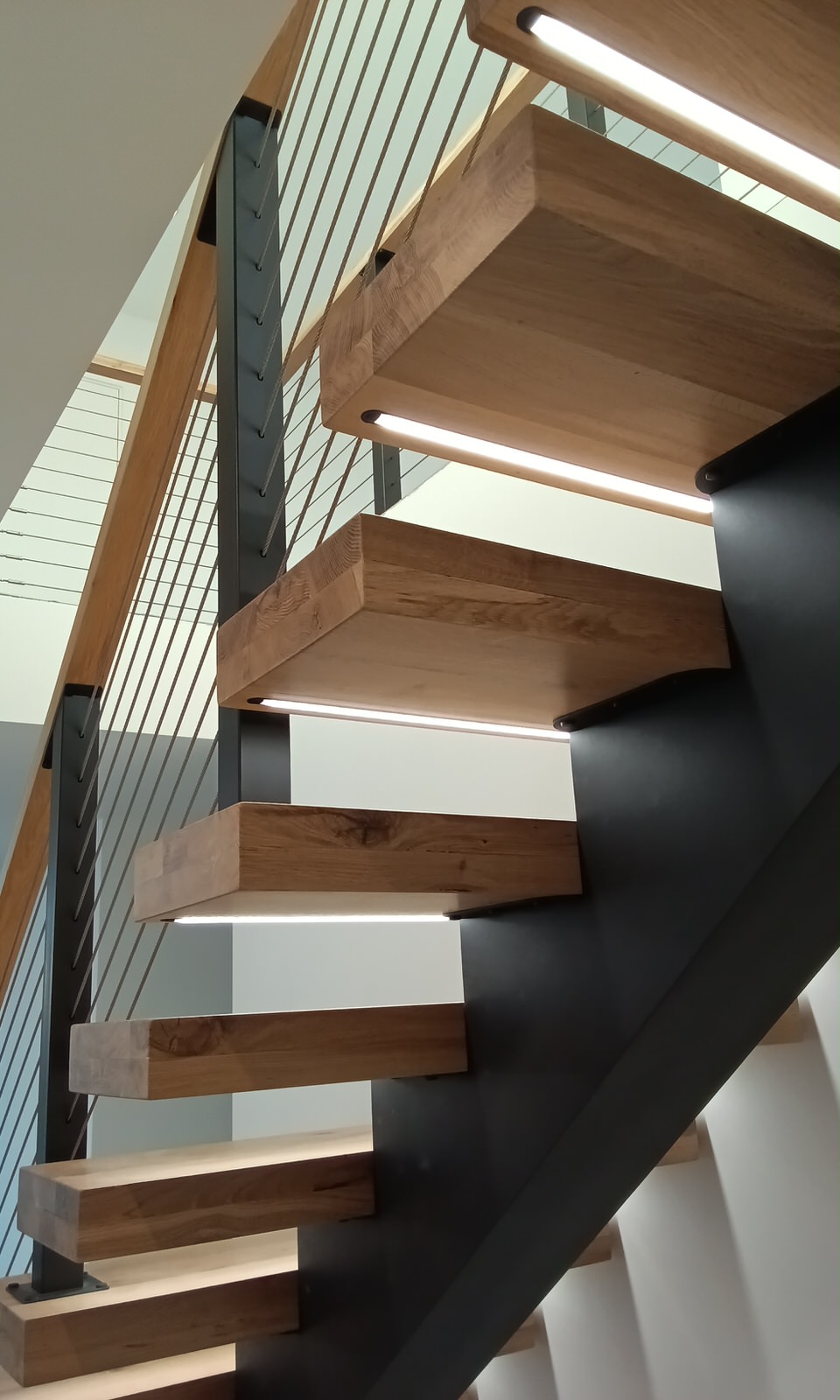 Лестница в стиле LOFT центральной балке