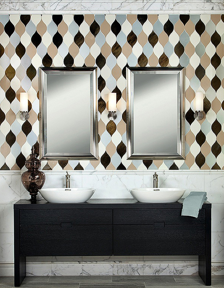 Design ideas for a mid-sized traditional bathroom in New York.