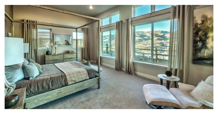 Example of a large minimalist home design design