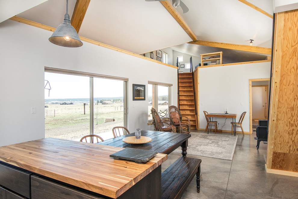 Example of a mountain style home design design in Phoenix