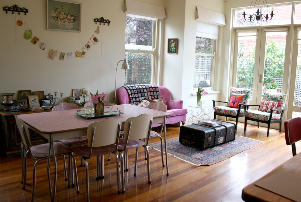 Design ideas for a traditional home design in Melbourne.