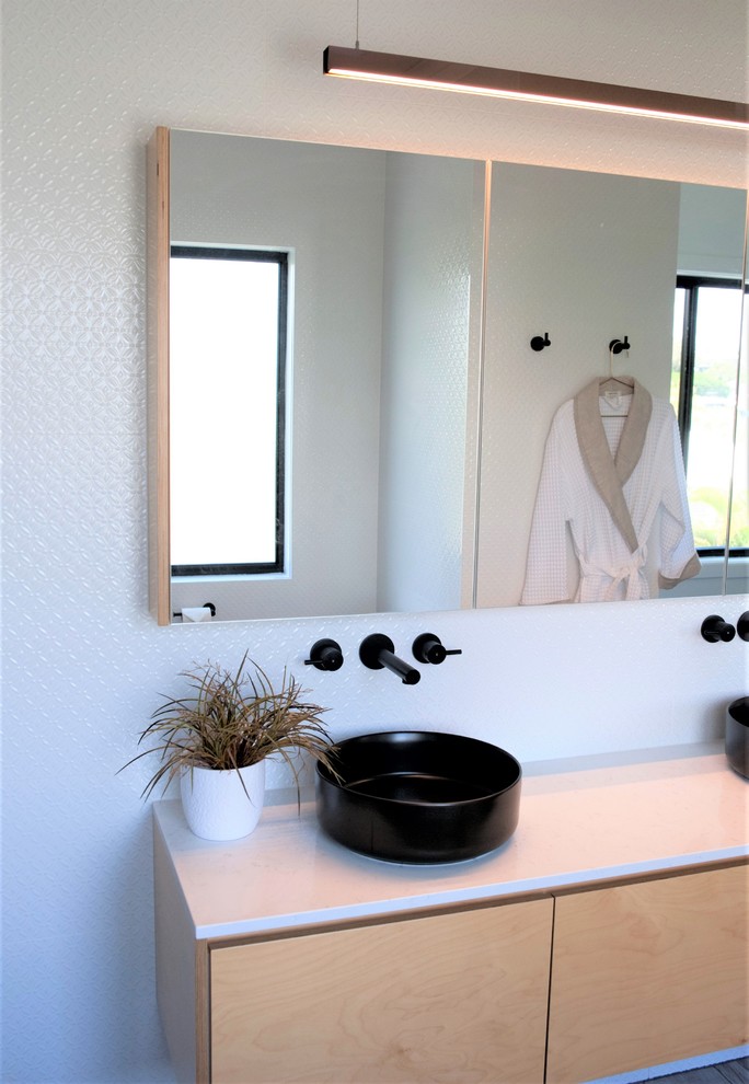 Design ideas for a beach style bathroom in Brisbane.