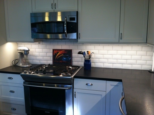 Kitchen - transitional kitchen idea in Chicago