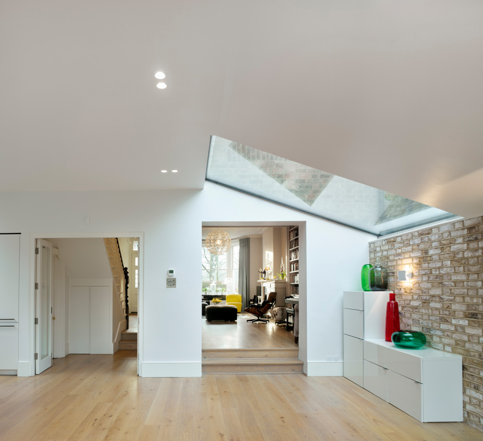Design ideas for a contemporary sunroom in London.