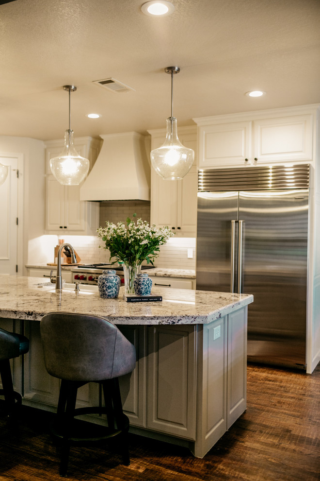 Inspiration for a transitional kitchen remodel in Dallas