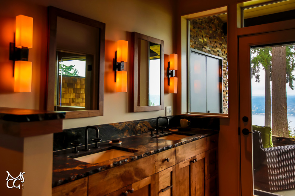 Mountain style home design photo in Seattle