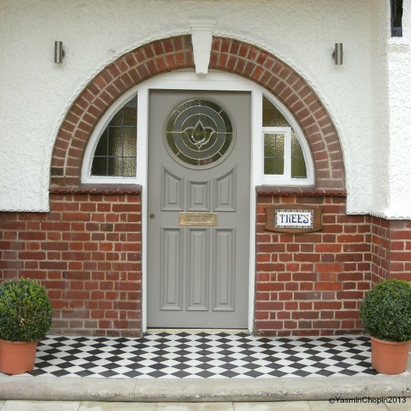 Mid-sized traditional entryway in Cambridgeshire.