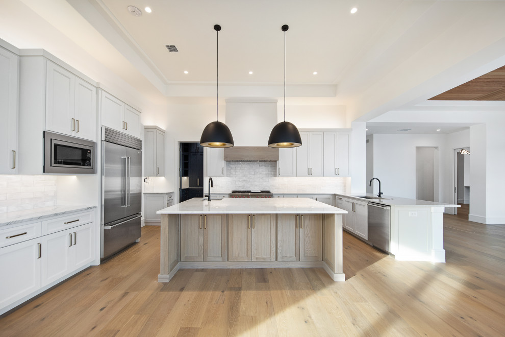 Transitional kitchen photo in Austin