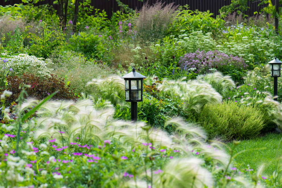 Большой сад в пригороде