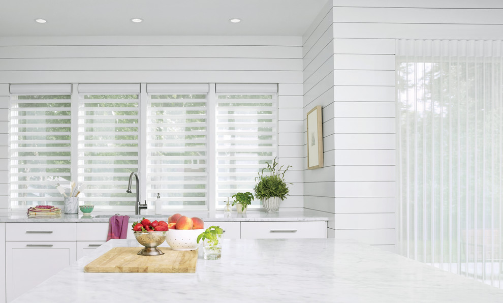 Example of a transitional kitchen design in Austin