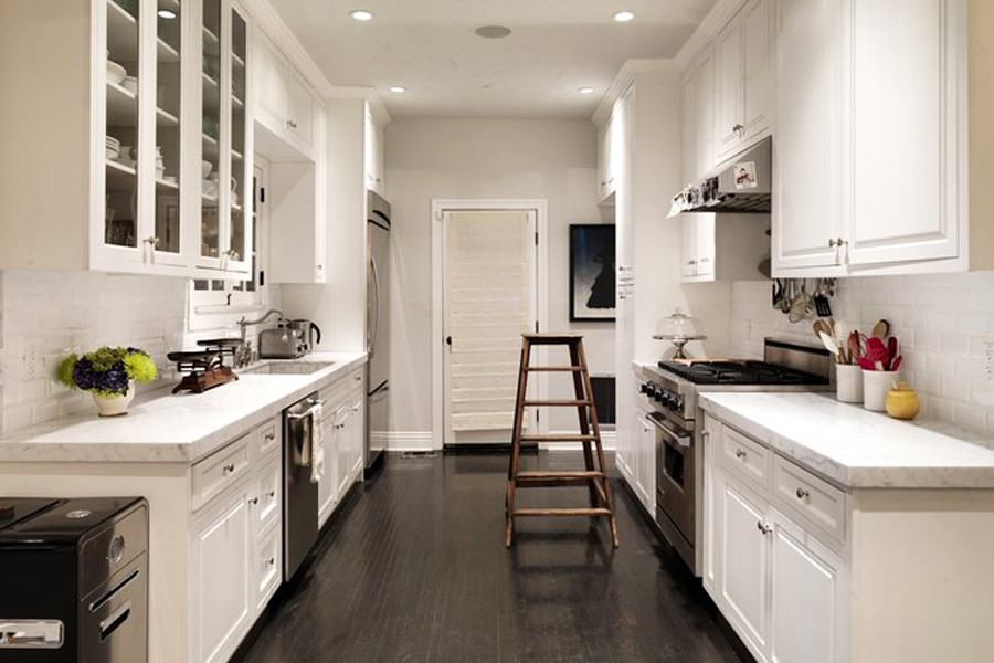 Transitional kitchen photo in Los Angeles