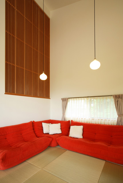 湊の家 japanisch-modern-wohnzimmer