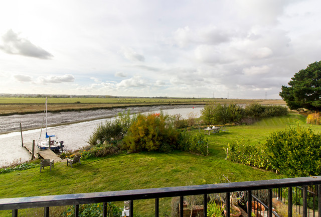 Nagden House farmhouse-balcony