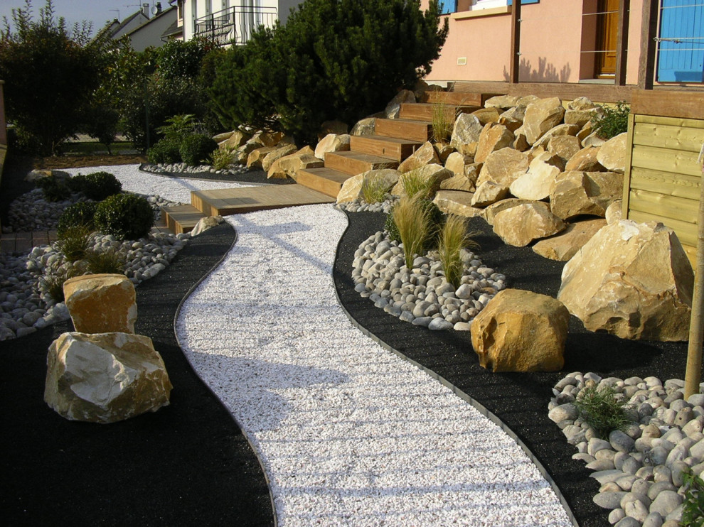 Jardin minéral avec terrasse sur pilotis