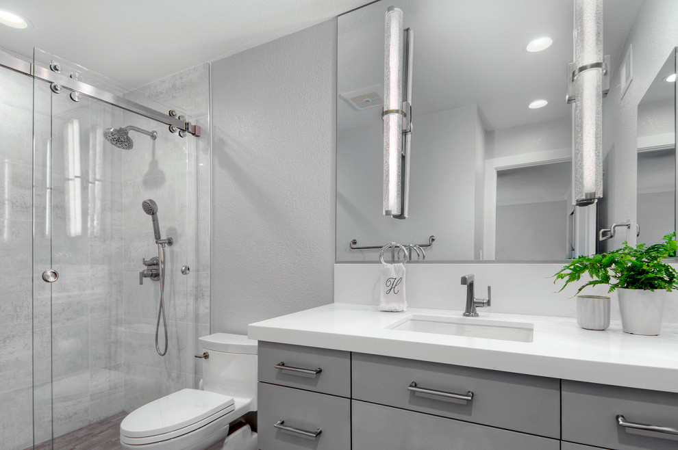 Inspiration for a mid-sized bathroom remodel in San Francisco