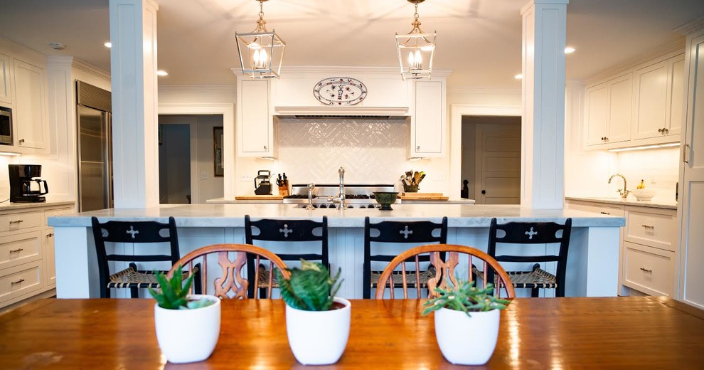 Kitchen - transitional kitchen idea in New York