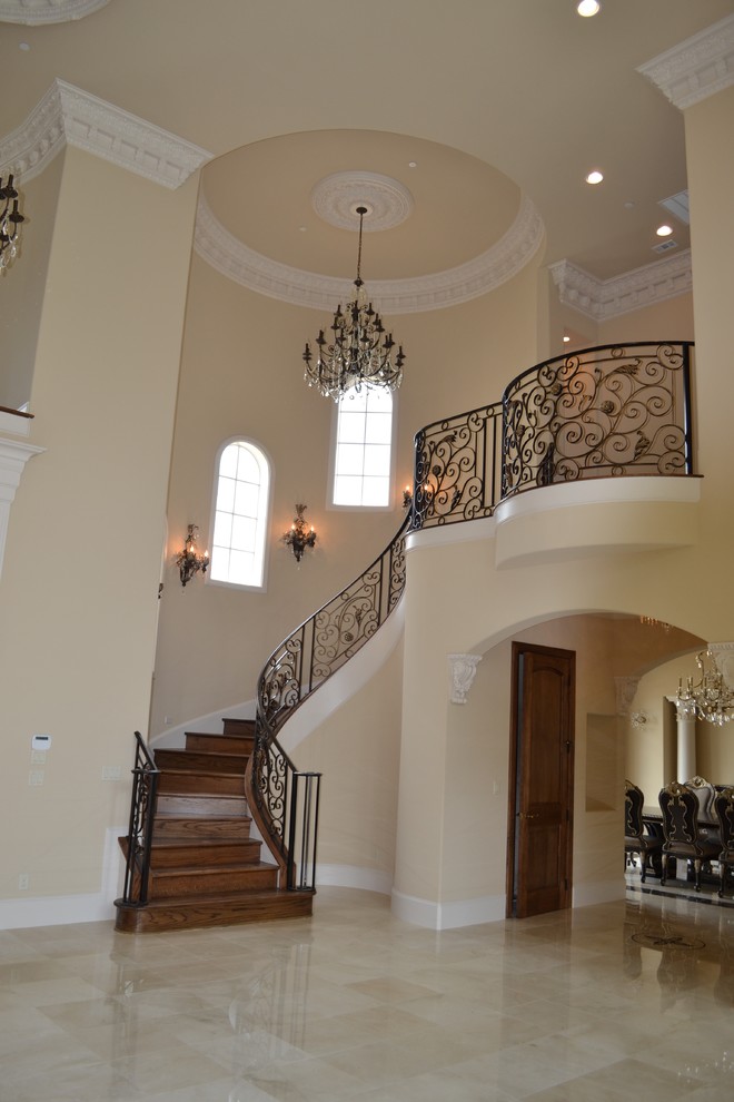 This is an example of a traditional entryway in Dallas.
