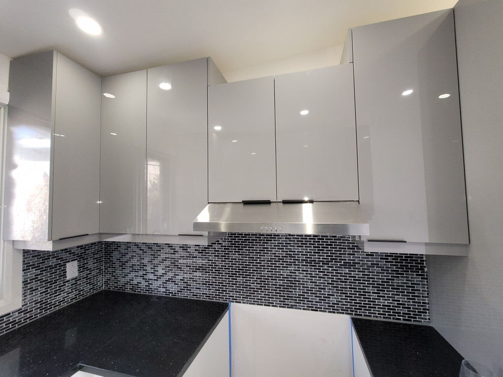 HIGH GLOSS KITCHEN