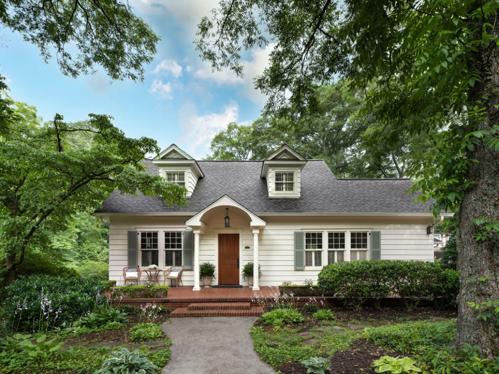 Inspiration for a timeless white house exterior remodel in Atlanta