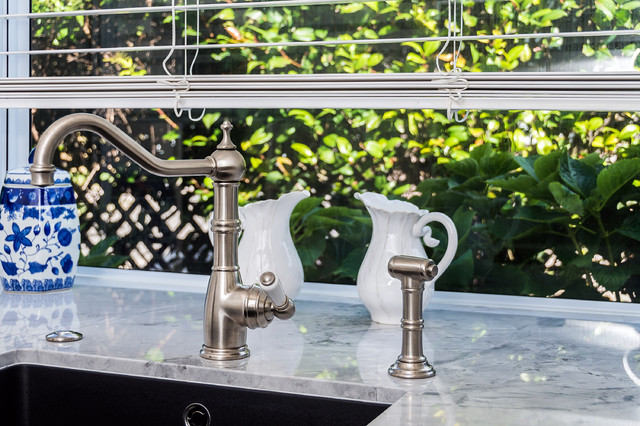 Lynmore traditional-kitchen