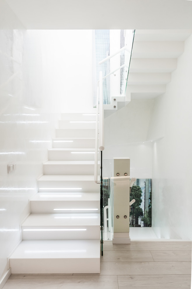 Светлый hi-tech