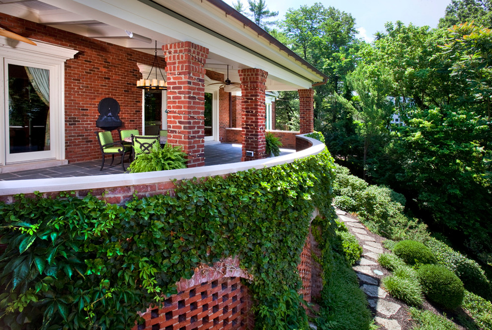 Example of a classic deck design in Cincinnati