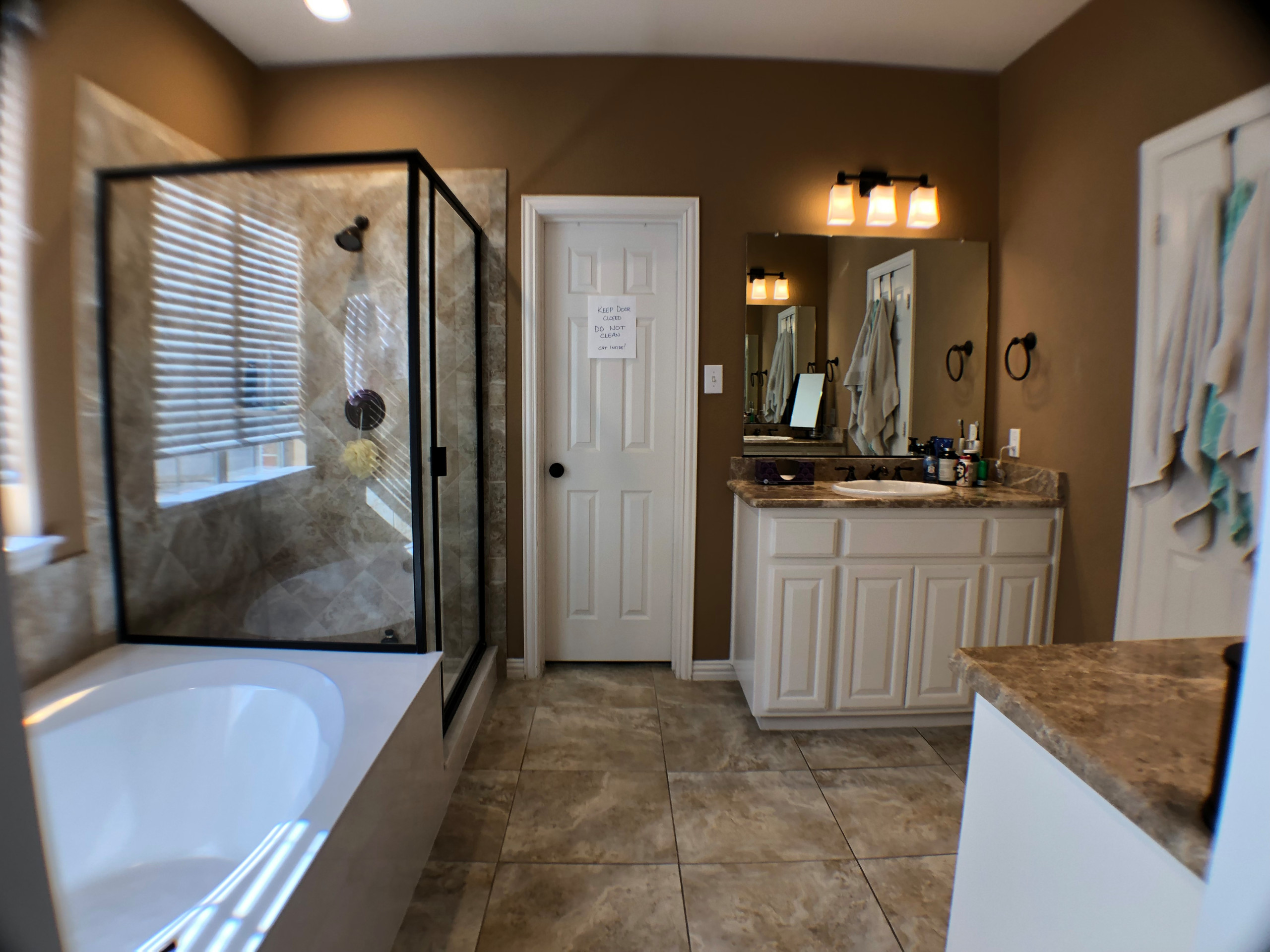 Newport Master Bathroom (Before)