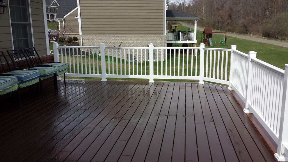 Deck - mid-sized traditional backyard deck idea