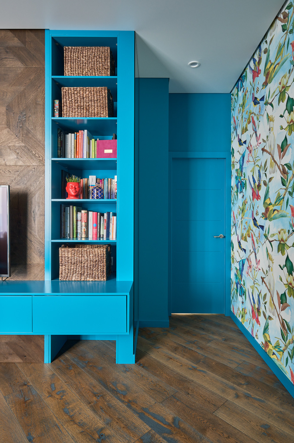 Синие двери