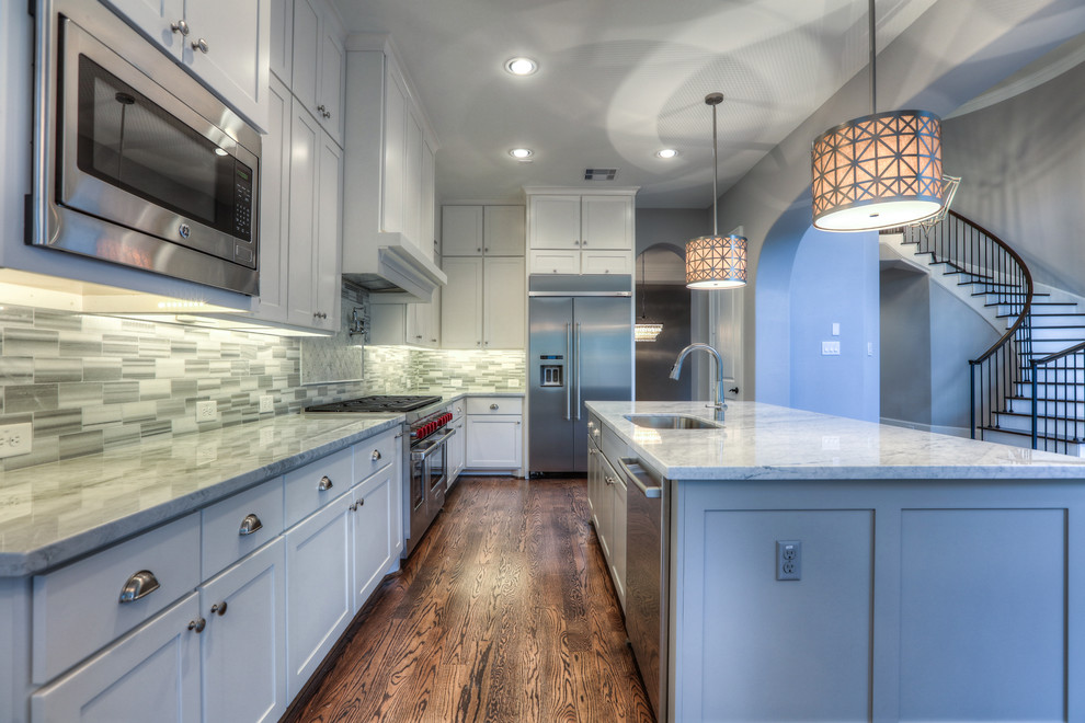 Inspiration for a transitional kitchen remodel in Houston