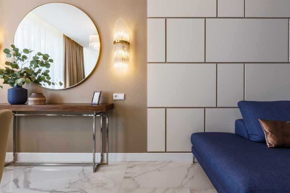 Квартира с радиусными панелями и глубокими цветами