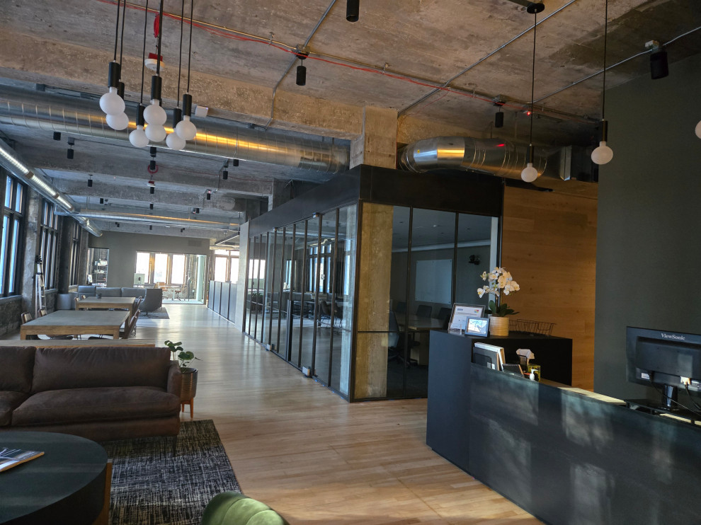 4th and Union Men's Warehouse building