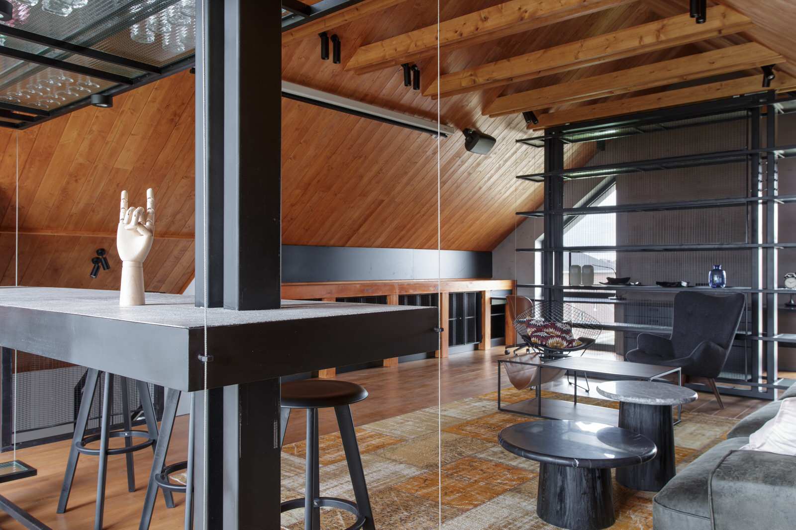 Мансарда с сетчатым баром для ТВ-программы "Дачный ответ"