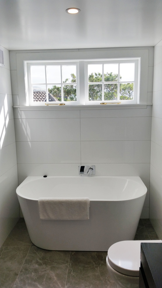 Design ideas for a contemporary bathroom in Wellington.