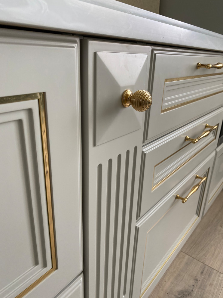 Кухня Аурелия. Латунь и матовая эмаль