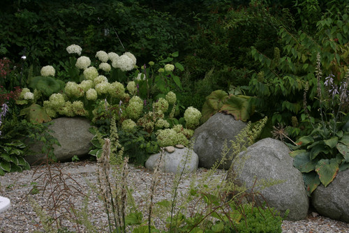 11 Ideen Fur Gartengestaltung Mit Steinen Und Findlingen