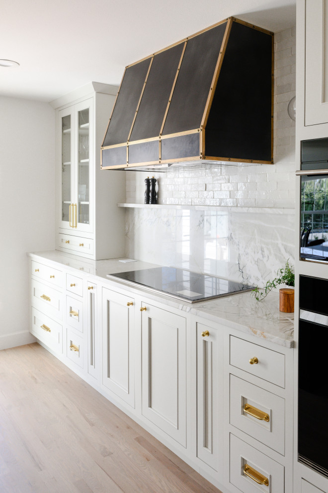Kitchen - transitional kitchen idea in Denver